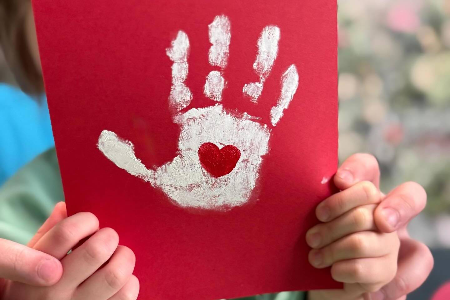 Evaluarea psihologică a copilului identifică dificultăți emoționale, comportamentale și de dezvoltare, oferind soluții pentru sprijin și prevenție timpurie.