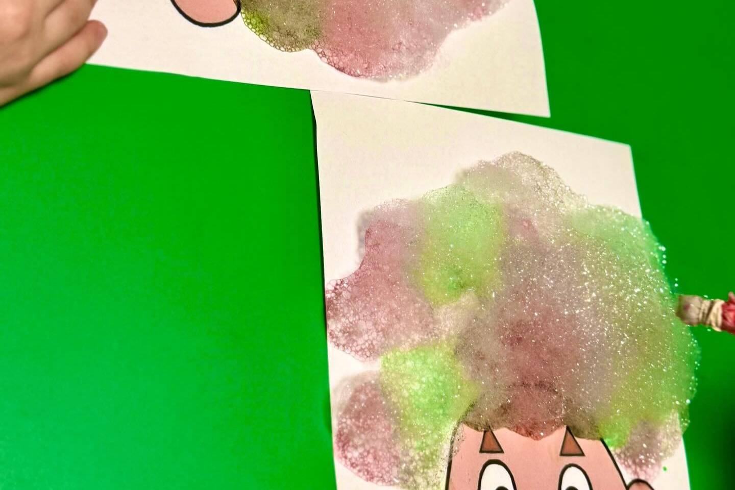 Compararea copiilor poate afecta stima de sine, genera presiune și anxietate. Încurajează unicitatea și progresul individual pentru o dezvoltare echilibrată.